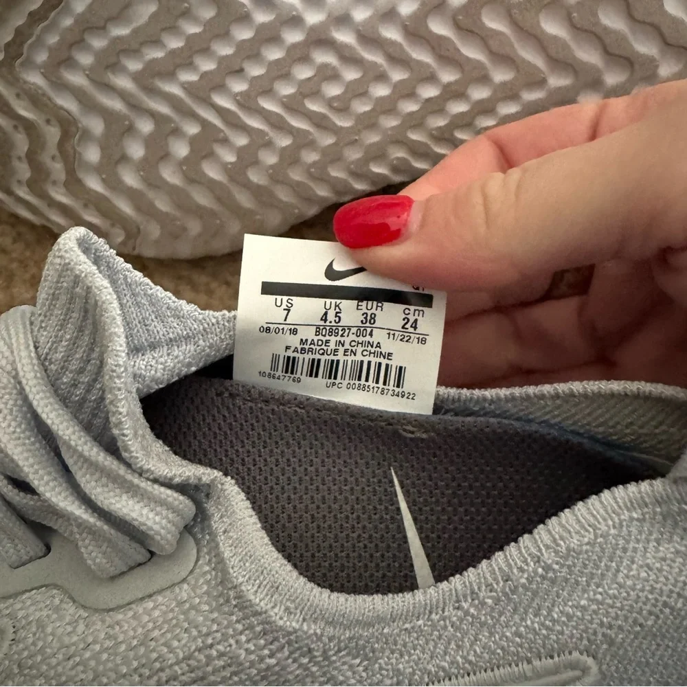 NIKE epic react flyknit running shoes - Picture 7 of 8